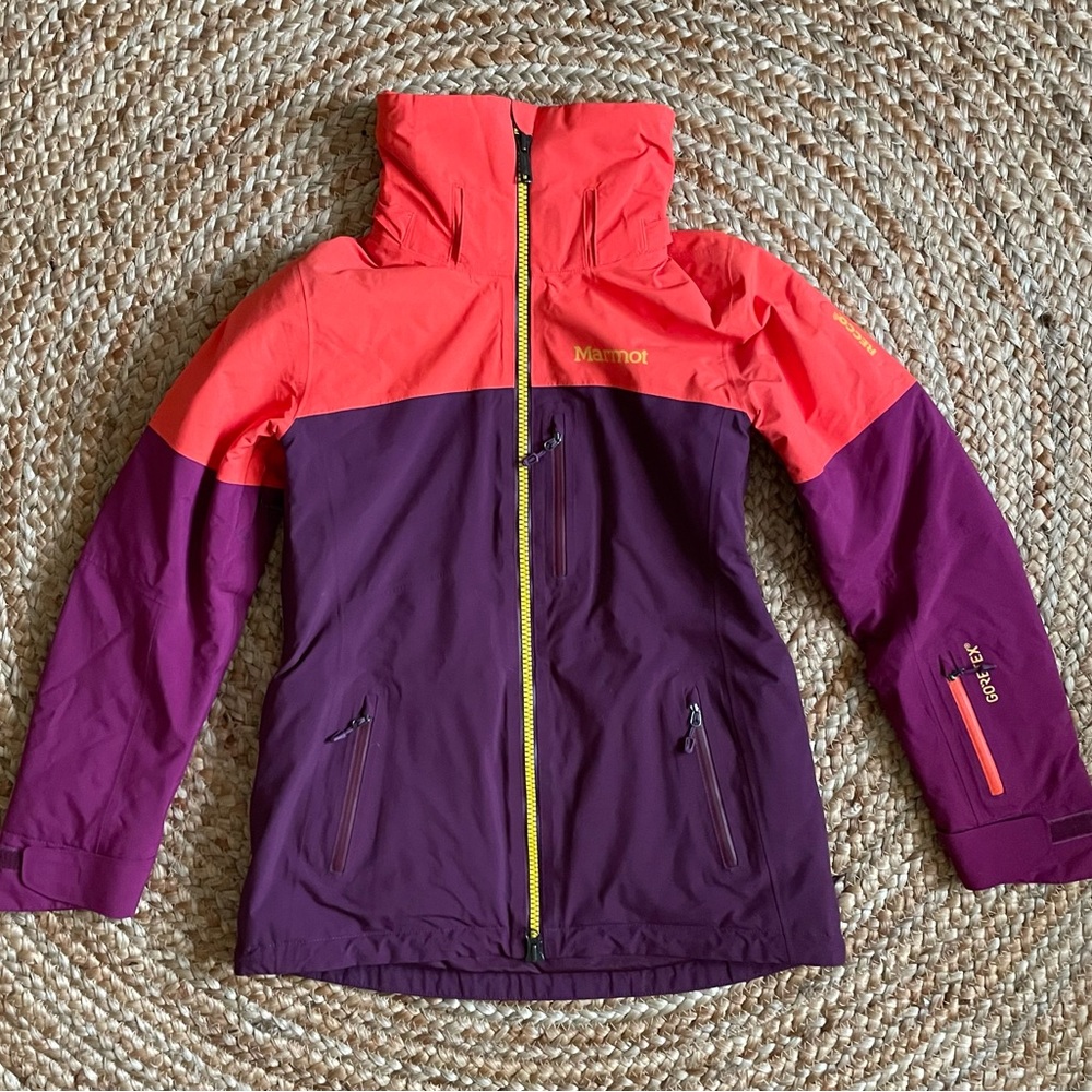 Tech ski jacket built for long days on the mountain. In excellent condition. - Picture 5 of 12